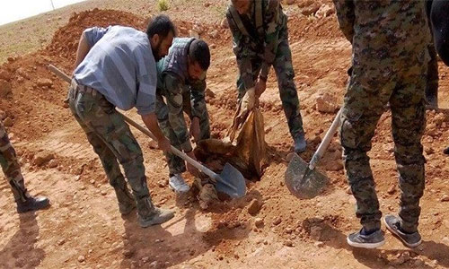 hallan fosas comunes en Rahyan Descubren más crímenes de grupos terroristas en zonas liberadas